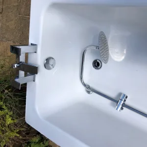 Right angle bath, 1500mm x 800mm, with shower fittings - Image 2