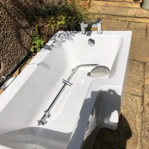 Right angle bath, 1500mm x 800mm, with shower fittings - Image 7