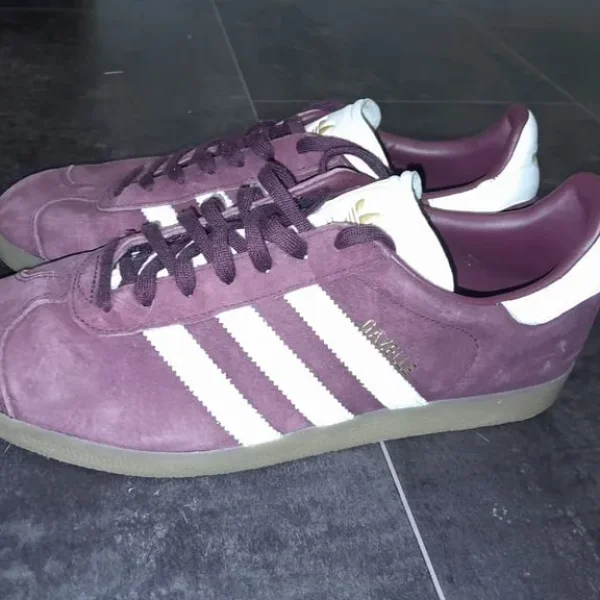 Gazelle Burgundy