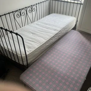 Metal frame trundle bed - Image 4