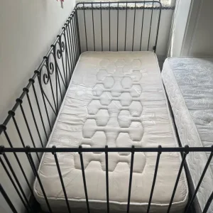 Metal frame trundle bed