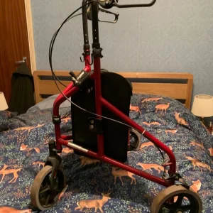 Tripod walker with 3 wheels and attached bag