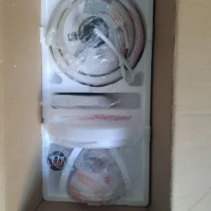White ceiling fan with remote - Image 3