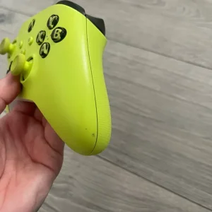 Xbox Series S/X Wireless Controller Electric Volt - Image 5