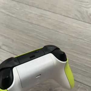 Xbox Series S/X Wireless Controller Electric Volt - Image 6
