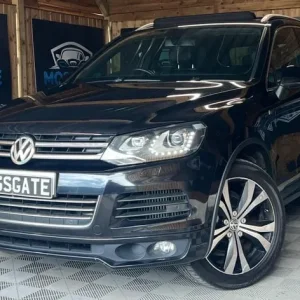 2013 Volkswagen Touareg 3.0 TDI V6 R-Line 4WD - Image 3