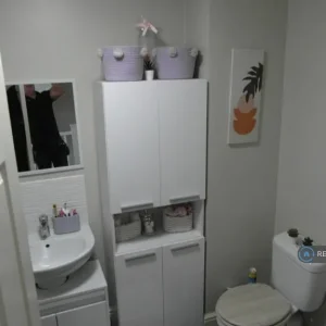 3 bedroom end terrace house in Studley Court - Image 6
