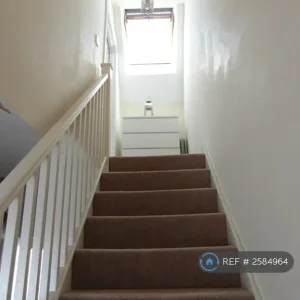 3 bedroom end terrace house in Studley Court - Image 7