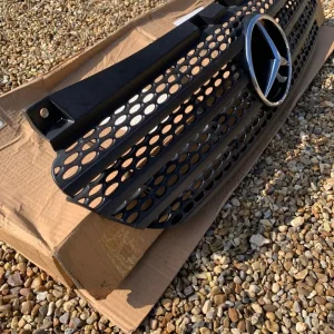 Mercedes Vito front grill boxed - Image 3