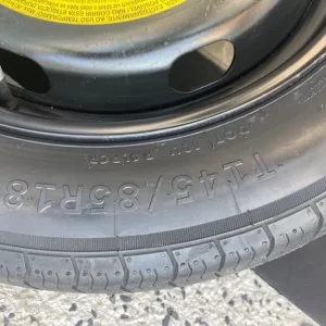 Space saver tyre and tools - Image 2