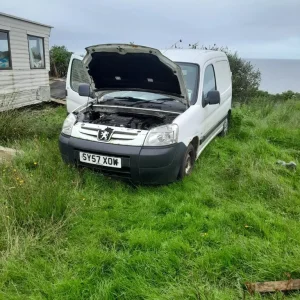 Peugeot Partner van spares and repairs - Image 3