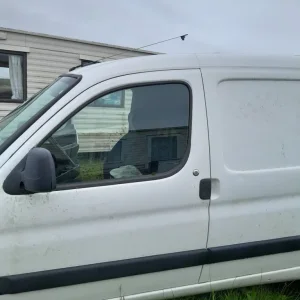 Peugeot Partner van spares and repairs - Image 4