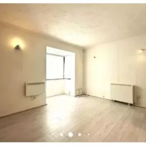 Ground floor studio flat - Image 2