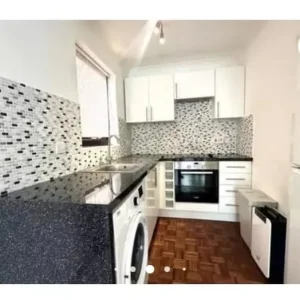 Ground floor studio flat - Image 5