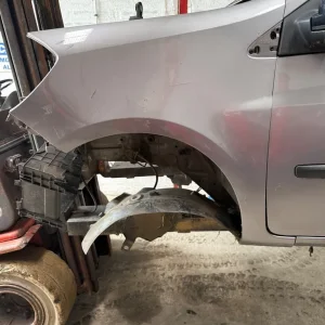 2010 Renault Clio 1.2 petrol breaking for parts - Image 3