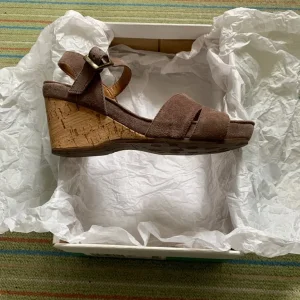 Ladies Clarks Lavender suede cork wedge sandals - Image 2