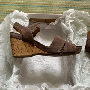 Ladies Clarks Lavender suede cork wedge sandals - Image 4