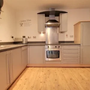 2-bed 2-bath flat with Juliet balcony on Newhall Hill - Image 2