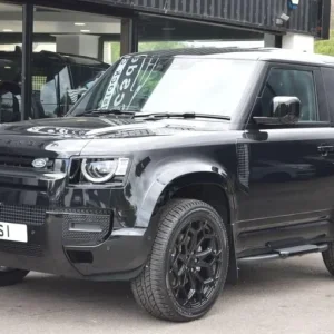 Land Rover Defender 3.0 D250 MHEV X-Dynamic SE Hard Top SUV 3dr Diesel Auto 4WD SWB Euro 6 (s/s) - Image 8