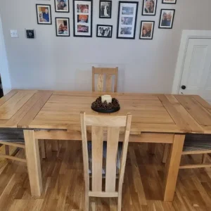 Solid oak table and 6 padded chairs - Image 3
