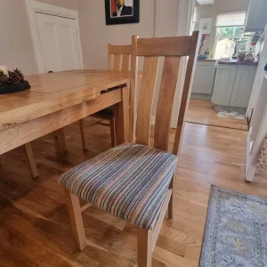 Solid oak table and 6 padded chairs - Image 6
