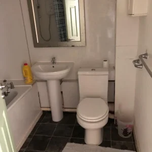 Furnished double room at George Street - Image 4