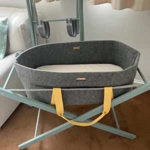 Mokee Woolnest Moses basket with stand and all accessories - Image 2