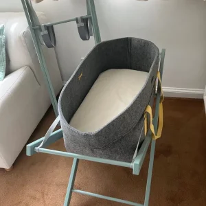 Mokee Woolnest Moses basket with stand and all accessories
