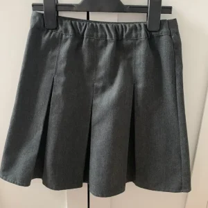 Pre-loved school skirt Size 8-9 years - Image 4