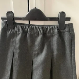 Pre-loved school skirt Size 8-9 years - Image 5