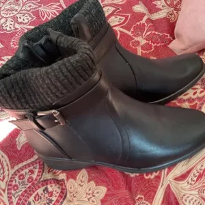 Women’s ankle boots size 4 - Image 4