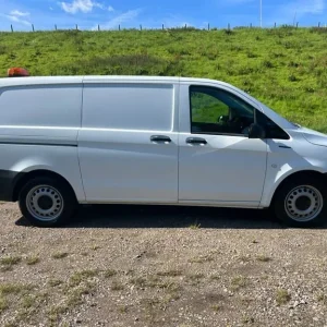 2020 Mercedes-Benz Vito PURE L2 Electric Panel Van - Image 3