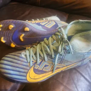 Junior football boots uk size 5.5