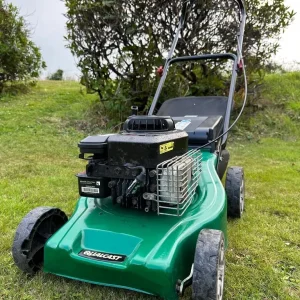 Qualcast 42cm petrol lawnmower with 148cc Briggs & Stratton engine - Image 2