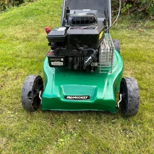 Qualcast 42cm petrol lawnmower with 148cc Briggs & Stratton engine - Image 3