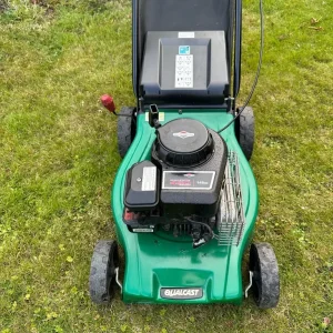 Qualcast 42cm petrol lawnmower with 148cc Briggs & Stratton engine - Image 4