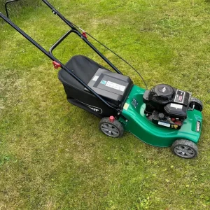Qualcast 42cm petrol lawnmower with 148cc Briggs & Stratton engine - Image 6