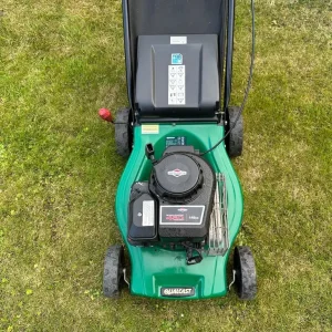Qualcast 42cm petrol lawnmower with 148cc Briggs & Stratton engine - Image 7