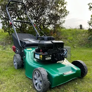 Qualcast 42cm petrol lawnmower with 148cc Briggs & Stratton engine