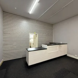 Ground floor retail unit with storage - Image 3
