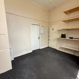 Ground floor retail unit with storage - Image 6