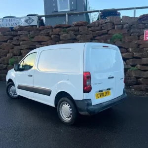 2010 Peugeot Partner 850 S 1.6 HDi 90 Van PANEL VAN DIESEL Manual - Image 2