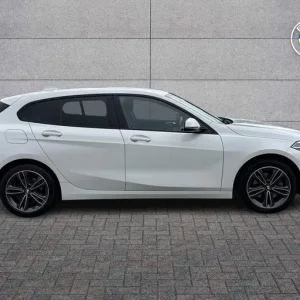 2021 BMW 1 Series 118i Sport 5-door Hatchback - Image 3