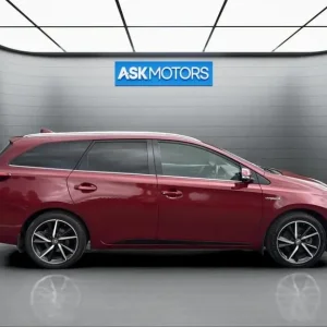2018 Toyota Auris 1.8 VVT-h Hybrid Sports 5-door - Image 2