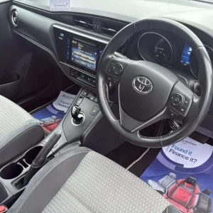 2018 Toyota Auris 1.8 VVT-h Hybrid Sports 5-door - Image 5