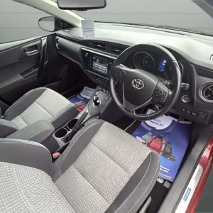 2018 Toyota Auris 1.8 VVT-h Hybrid Sports 5-door - Image 6