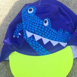 Kids stretchy swim hat with neck shade