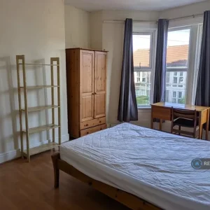 5 bedroom house with bills included - Image 4