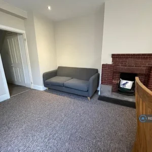 5 bedroom house with bills included - Image 8