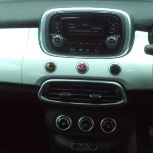 2016 Fiat 500X 1.6 E-torQ Pop 5-door white hatchback - Image 4